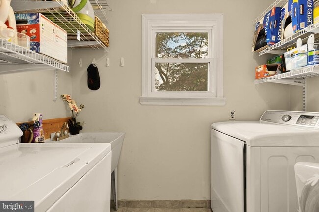 Building Photo - 11612 Galt Ave