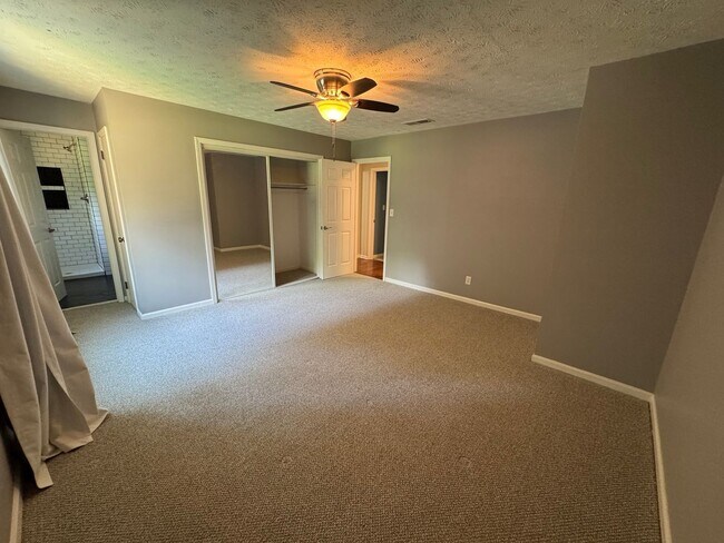 Building Photo - Spacious 3/2.5 House in Twickenham Estates...