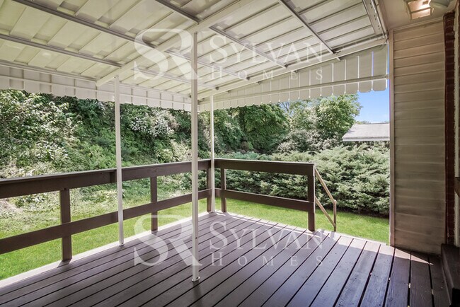 Building Photo - Remarkable Value. Unbeatable Location!