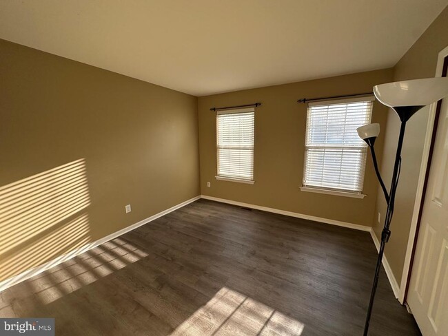 Building Photo - 6104 Coventry Way