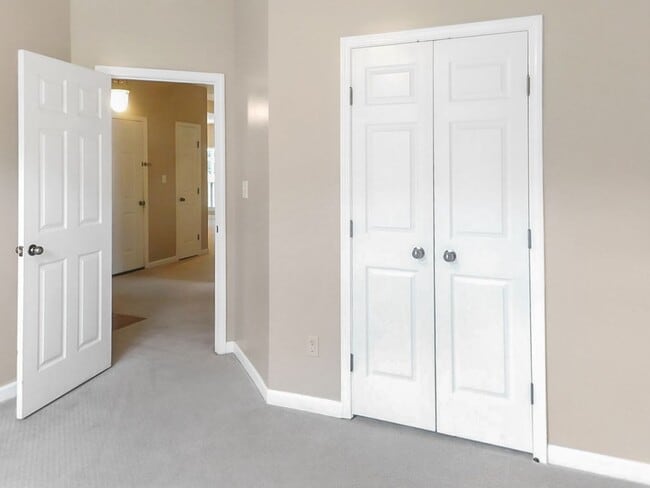 Building Photo - 308 Park Village Dr