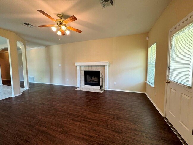 Building Photo - 100 Palo Duro Cove