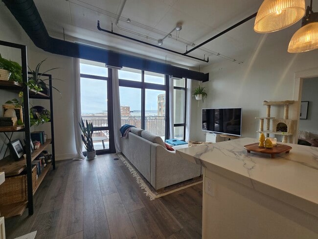 Building Photo - 212 E Cullerton St