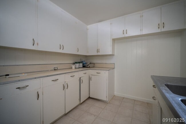 Building Photo - Still under construction! Remodeled 2BR/1....