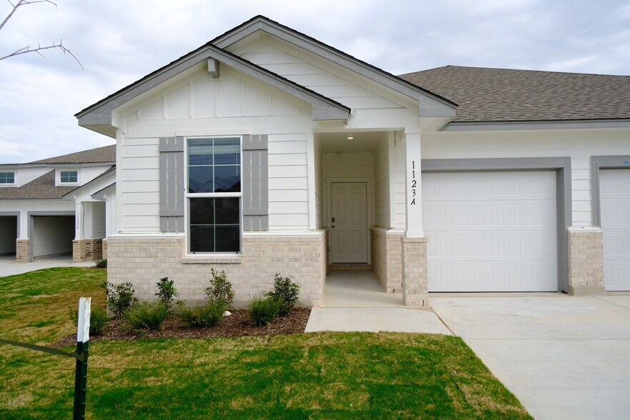 Building Photo - 1123 Stone Vly Rd