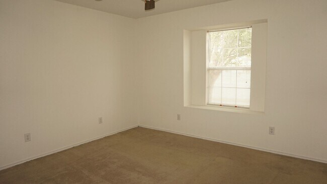 Building Photo - 4600 Greyhound Dr