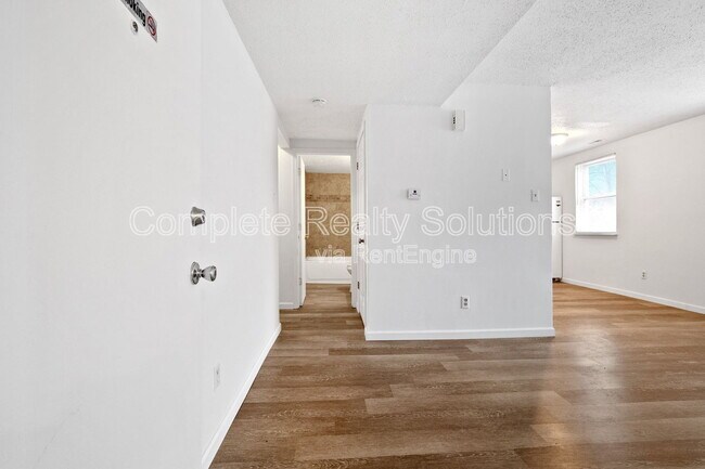 Building Photo - 318 Mt Everest Dr