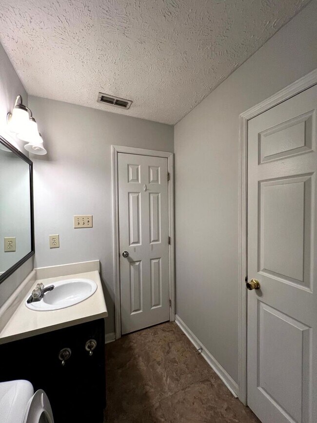 Building Photo - 5708 Icarus Cir