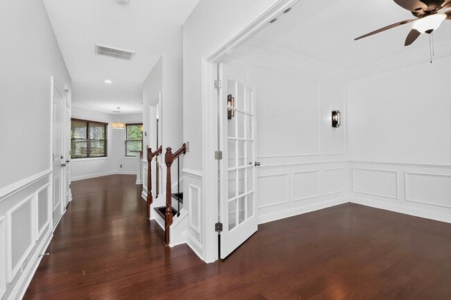 Building Photo - 549 Daventry Ct