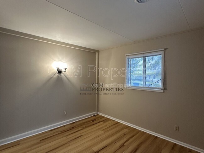 Building Photo - 1020 E Fischer St