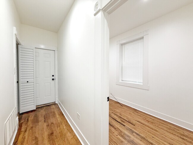 Building Photo - 3316 W Flournoy St
