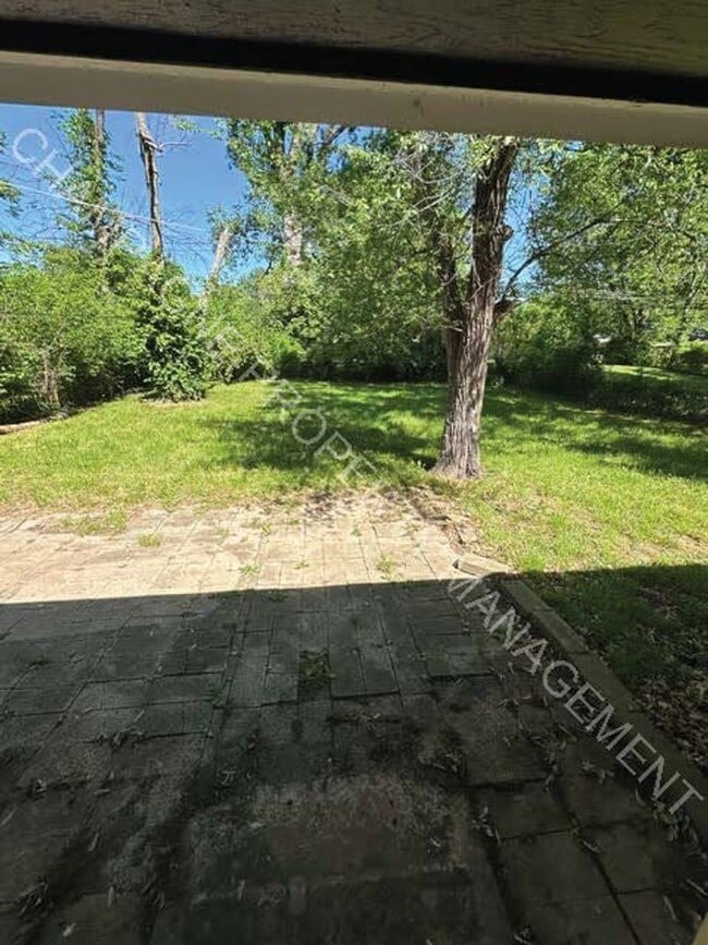 Building Photo - Single Family Home in Ruskin - All Voucher...