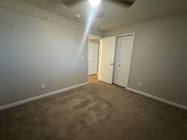 Building Photo - 7126 Oxmoor Ln