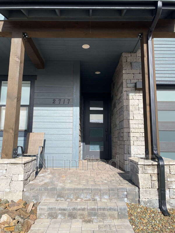 Building Photo - 2717 S Vega St