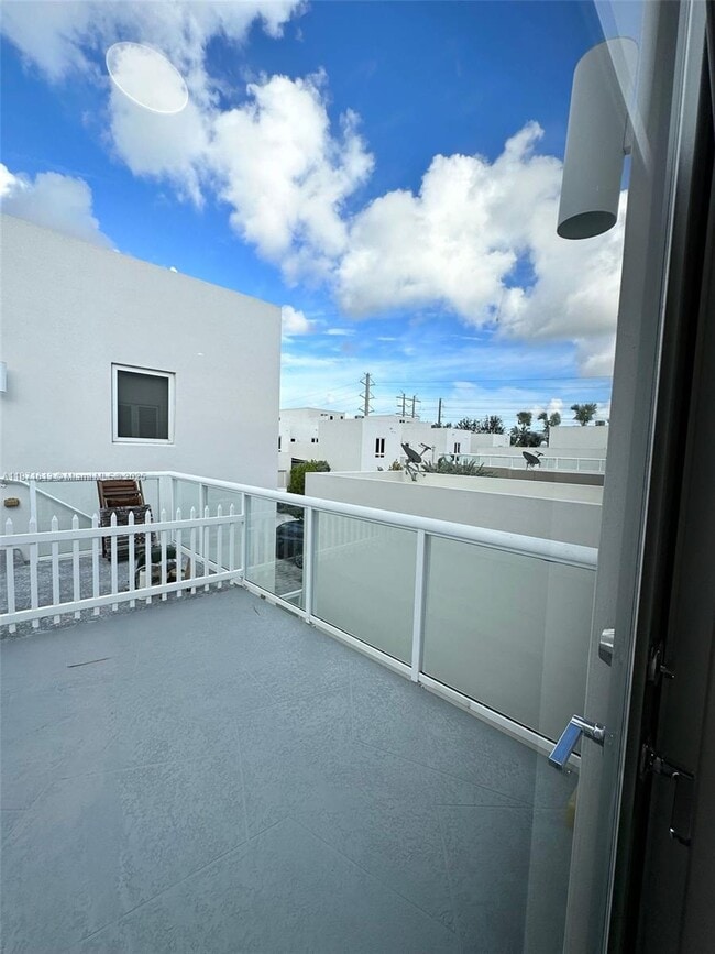 Building Photo - 6315 NW 105th Ct