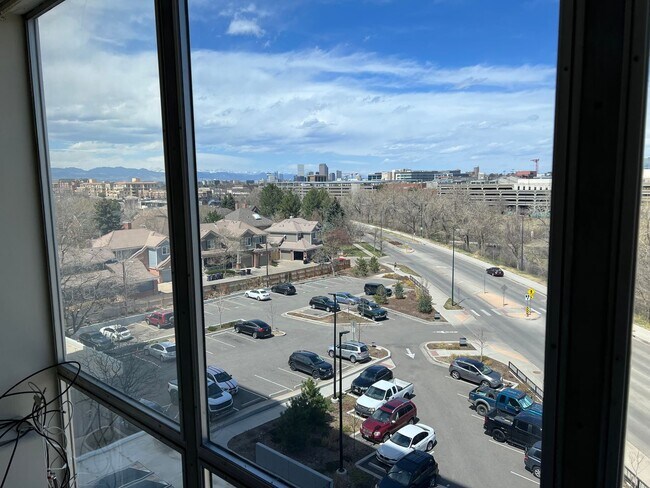 Building Photo - Corner Condo with Stunning Views in Cherry...