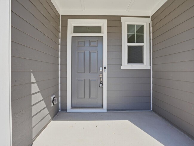Building Photo - 214 Deercroft Dr