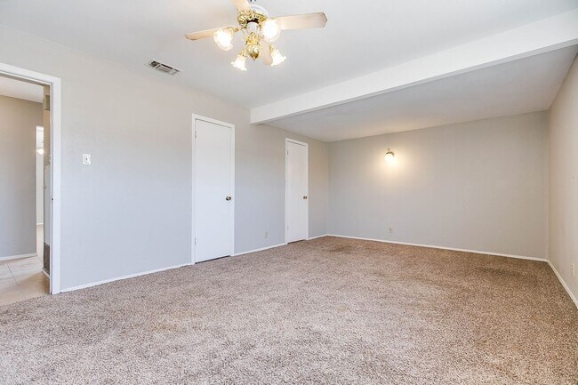 Building Photo - 1427 Austin St