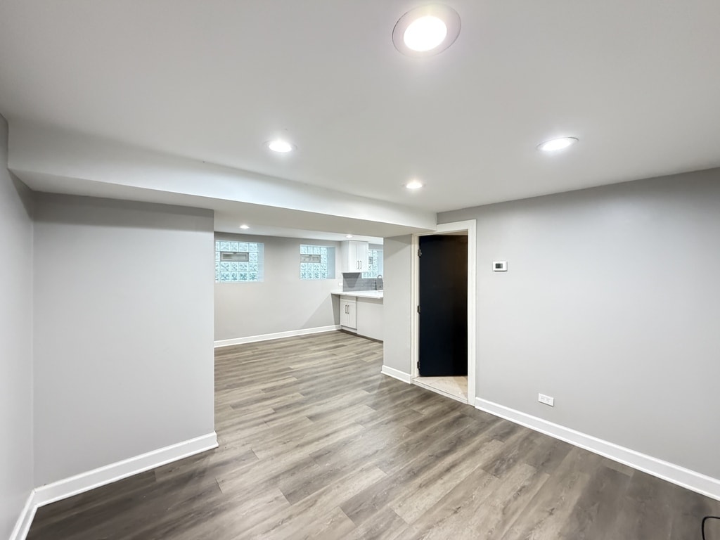 Building Photo - 2617 W Rascher Ave