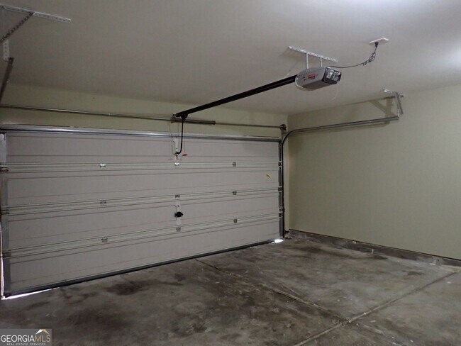 Building Photo - 827 Sinclair Way