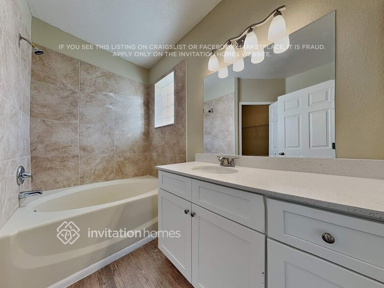 Building Photo - 4204 Forest Island Dr