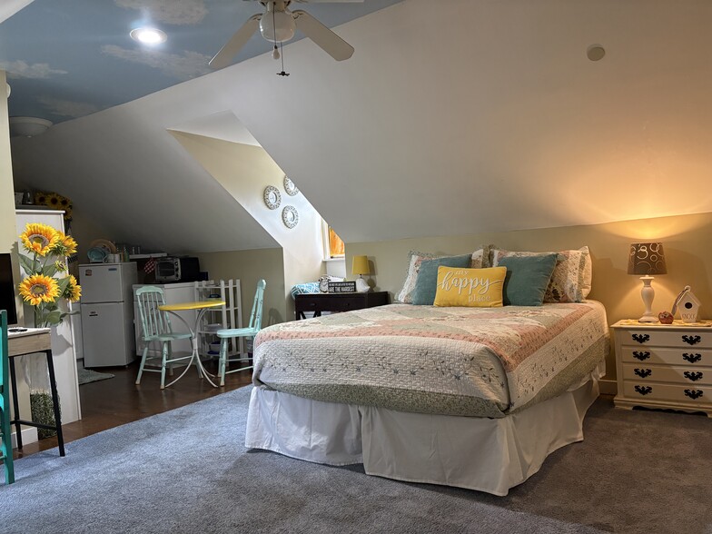 slanted ceilings - 540 E Taylor St