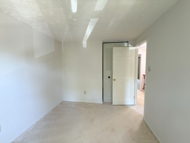 Building Photo - 3 Bed 4 Bath Townhome for Rent in Fairfax, VA!