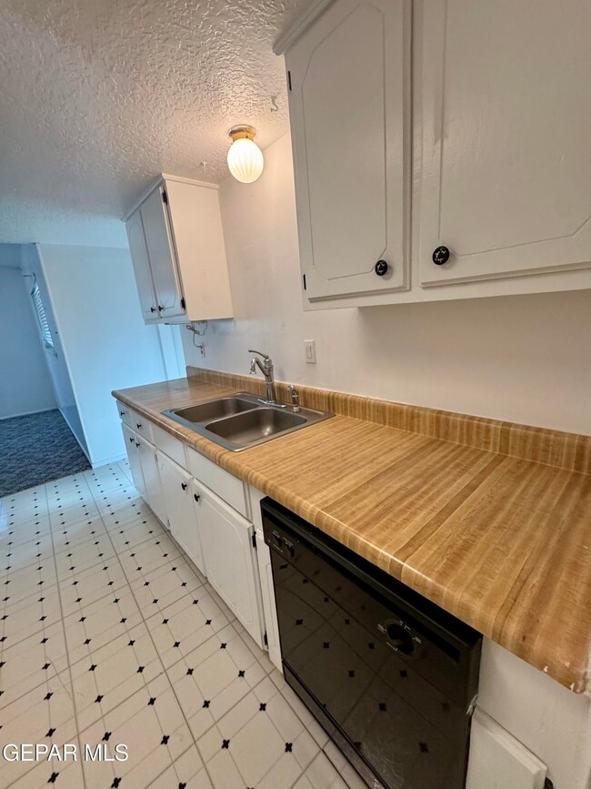 Building Photo - 10213 Saigon Dr