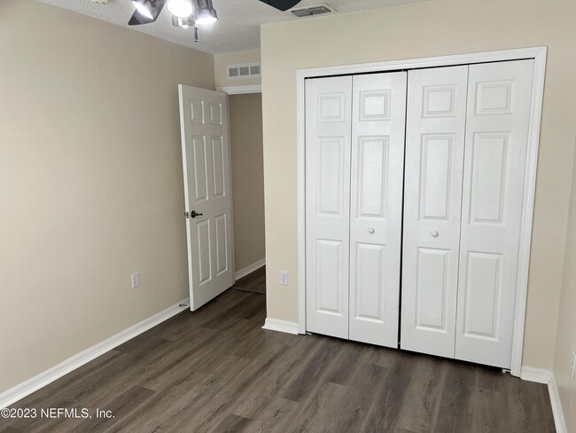 Building Photo - 6580 Gentle Oaks Dr N