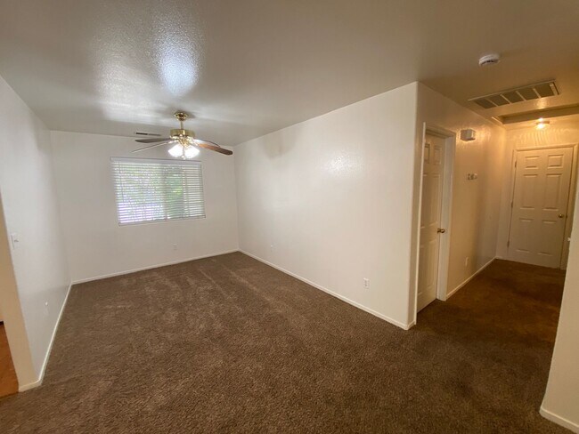 Building Photo - 3848 E Oak Ave