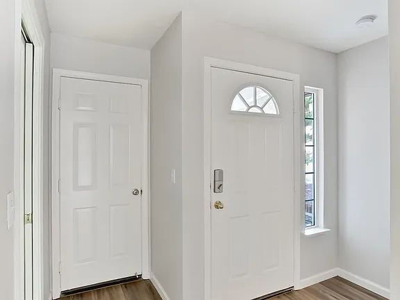 Building Photo - This is a lovely halfplex with 2 stories, 3 bedrooms, and 2.5 bathrooms in a quiet HOA neighborhood