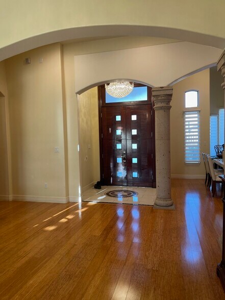 Foyer - 929 Richland Dr