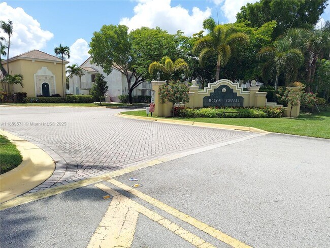 Building Photo - 2640 S University Dr