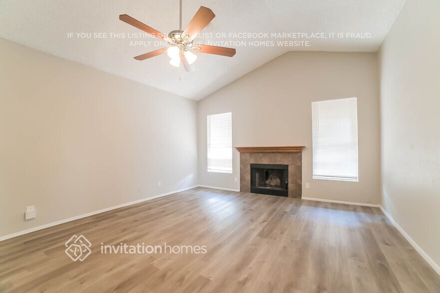 Building Photo - 12522 N 85th Ave