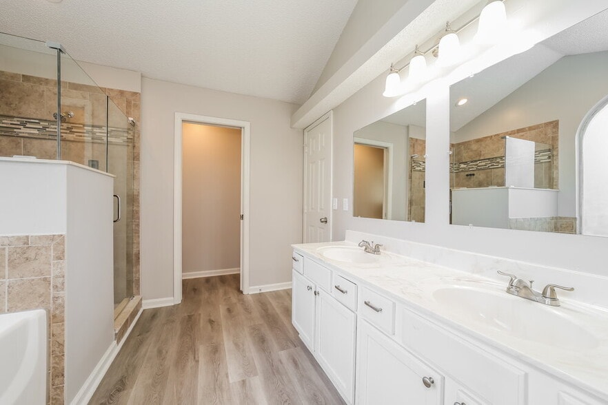 Building Photo - 1043 Gallant Fox Cir S