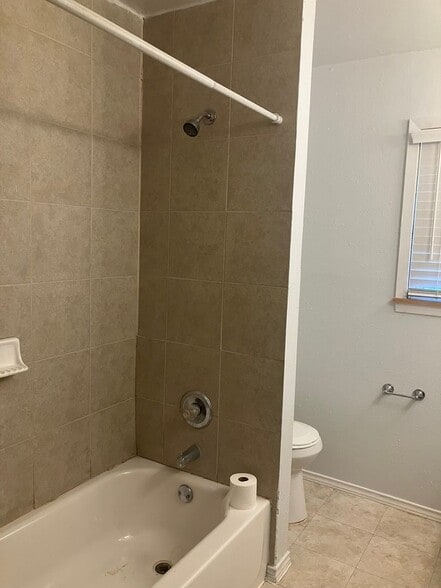 Building Photo - 517 Windswept Dr