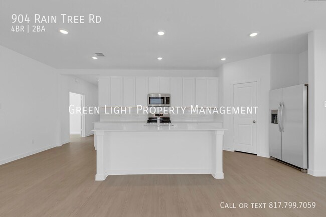 Building Photo - 904 Raintree Rd