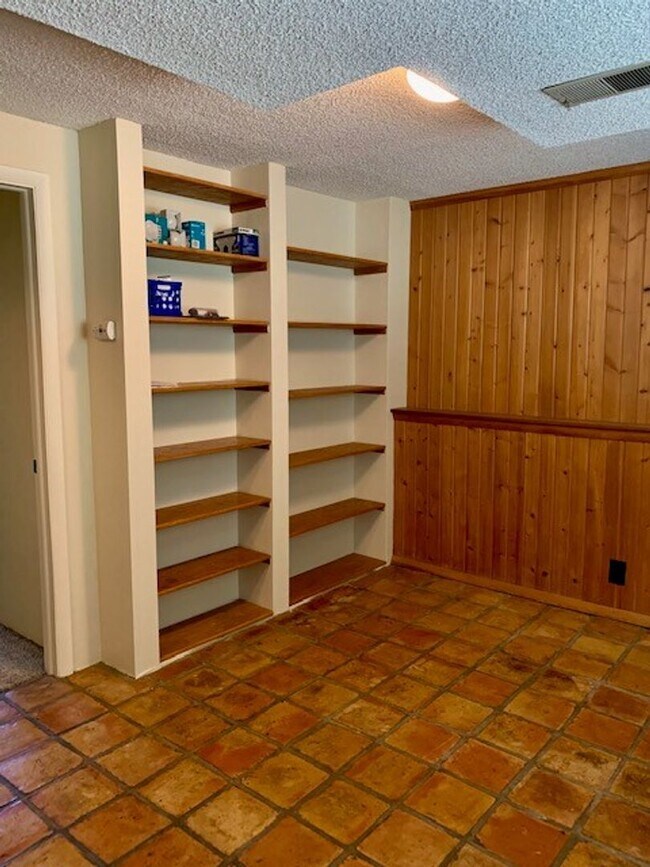 Building Photo - STUDENTS WELCOME! 3-Bed / 2-Bath Home 2 Miles from CSU