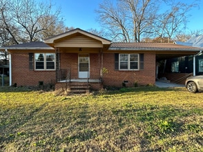 Building Photo - 1021 Old Bishop Rd