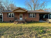 Building Photo - 1021 Old Bishop Rd