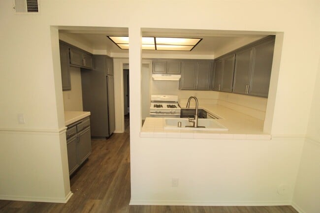 Building Photo - Updated La Ventana Condominium