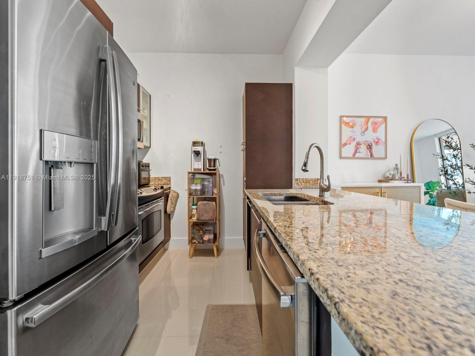 Building Photo - 950 Brickell Bay Dr