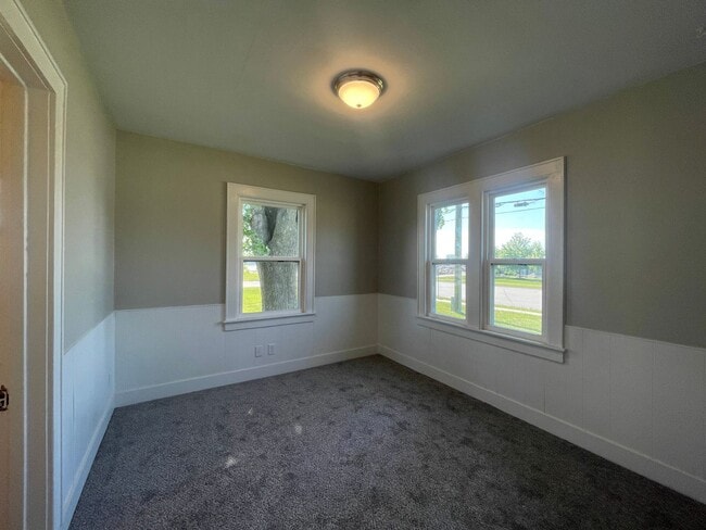 Building Photo - Adorable bungalow in Jenison