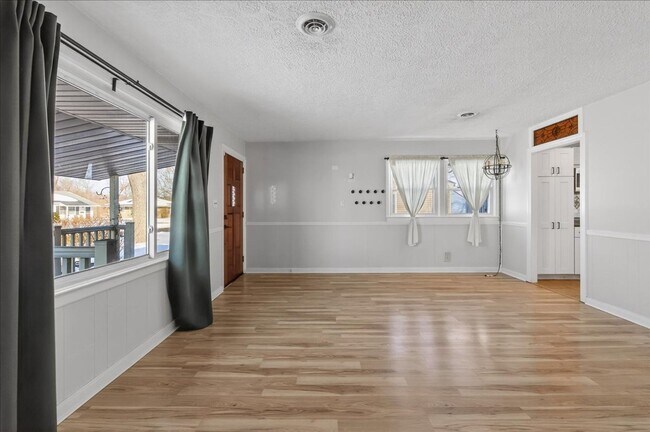 Building Photo - 4911 Barlow Dr