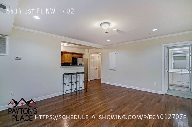 Building Photo - Spacious Condo with Parking