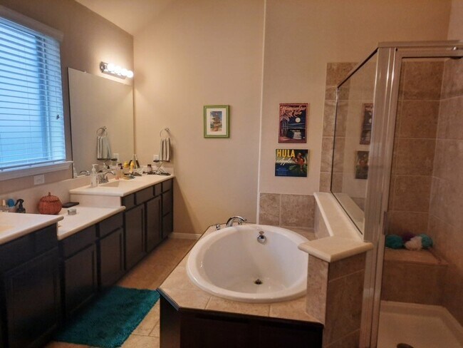 Building Photo - 2459 Garden Falls Dr