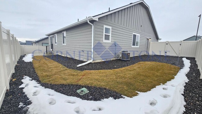 Building Photo - Brand New Home in Nampa!