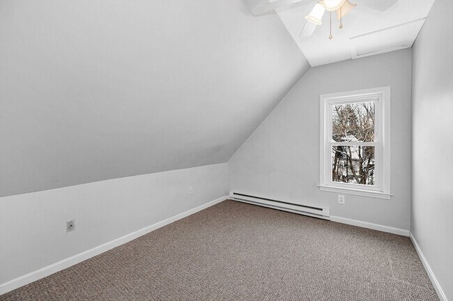 Building Photo - 18 Epping St