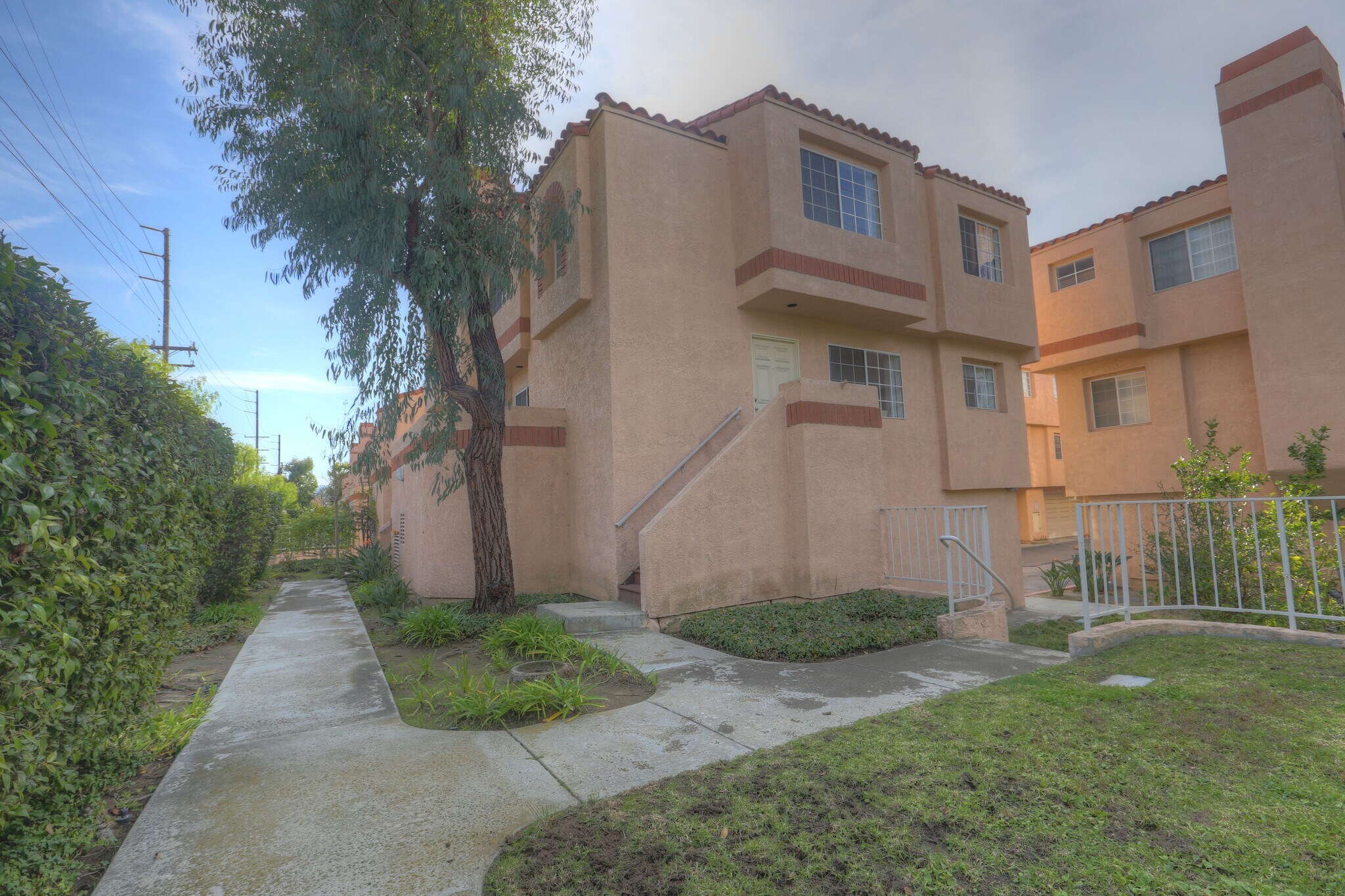 Building Photo - 3101 Plaza del Amo