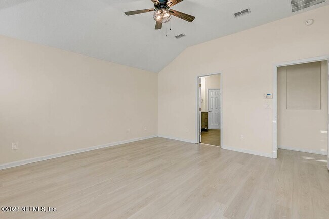 Building Photo - 813 W American Eagle Dr